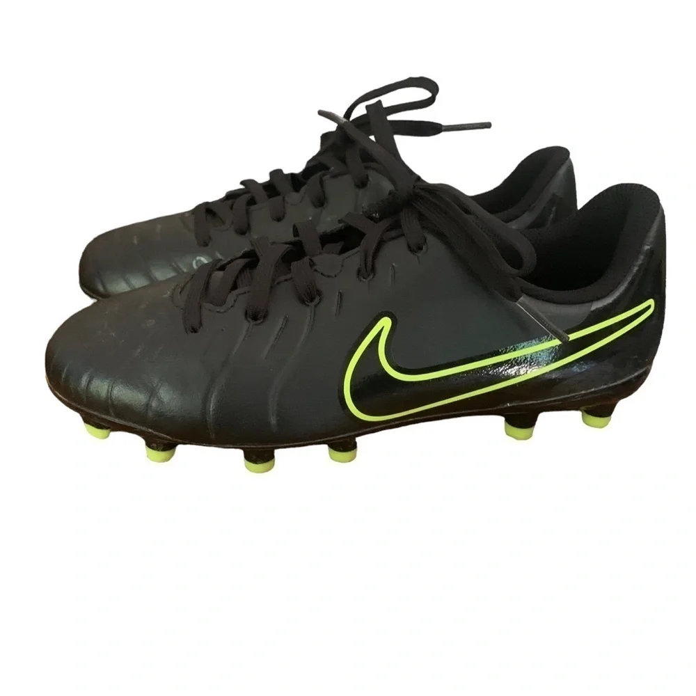 Nike Youth Black Swoosh Soccer Cleats Sz 2.5